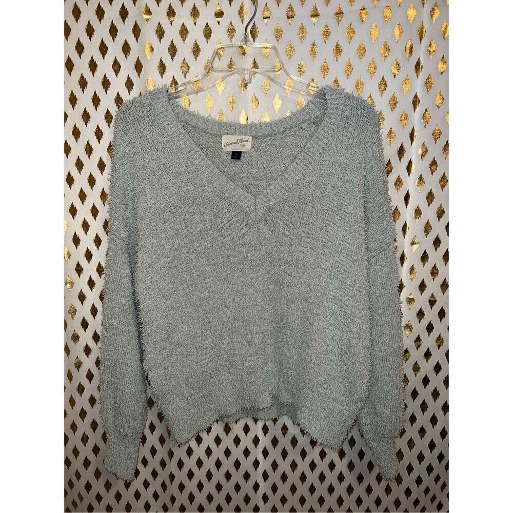 Universal thread Fuzzy v neck sweater size M